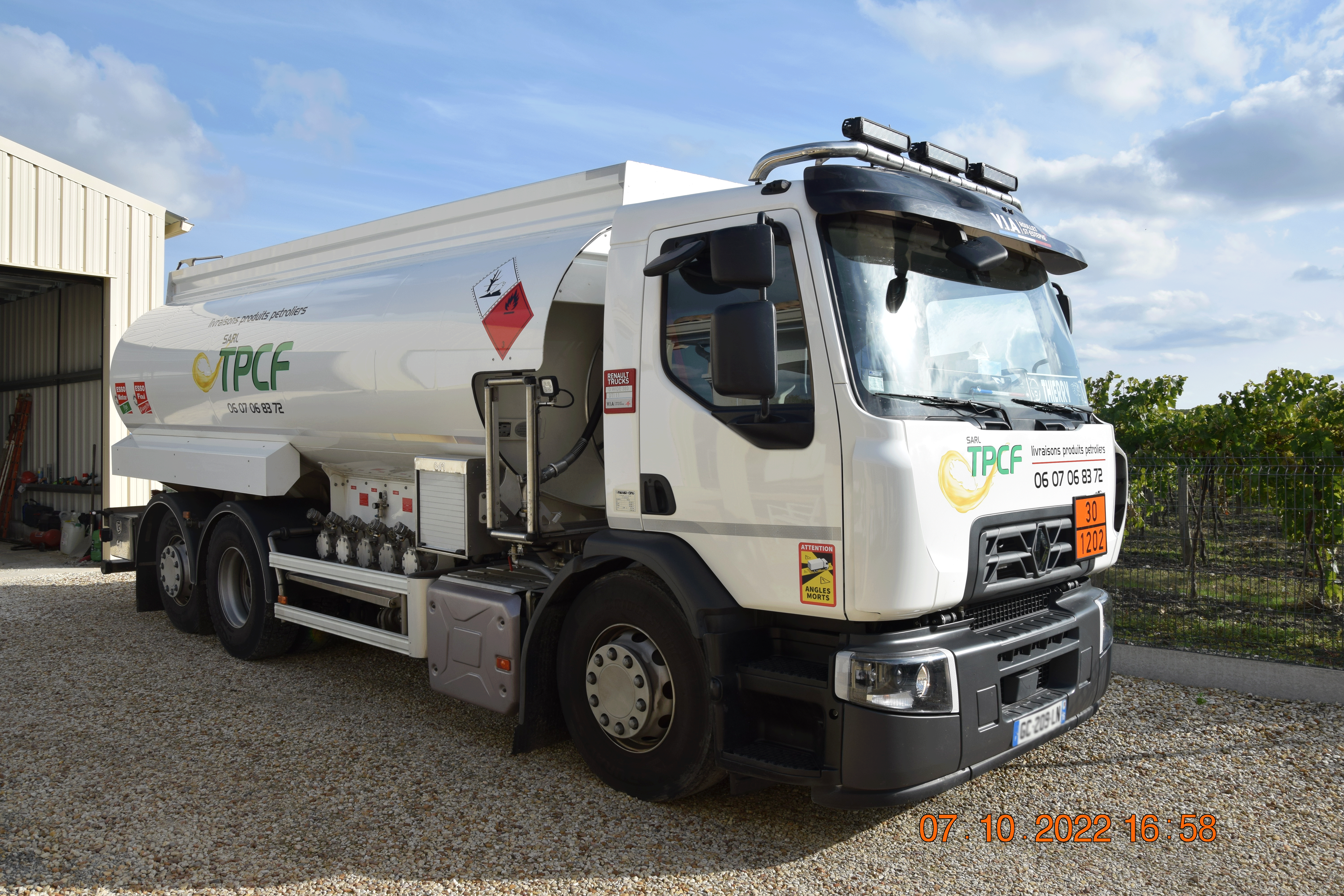 camion tpcf-livraison-produits-petroliers